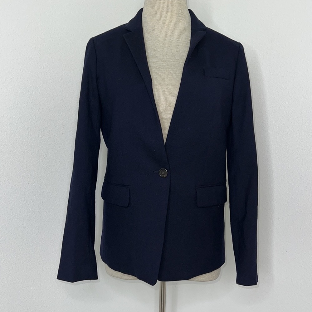 🔹 J. Crew Regent Blazer